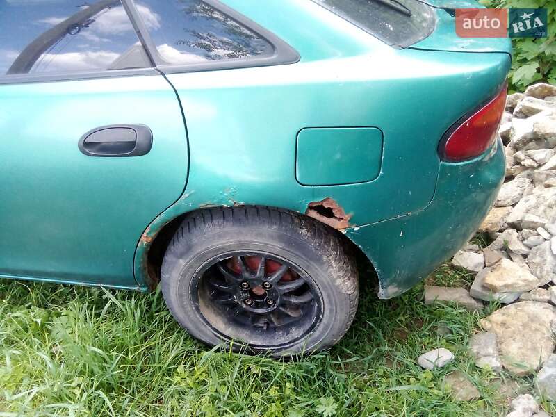 Хетчбек Mazda 323 1995 в Чернівцях