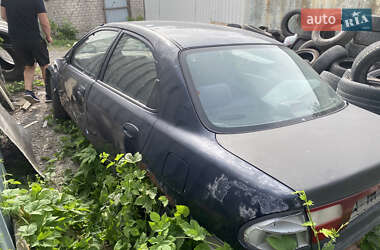 Седан Mazda 323 1998 в 