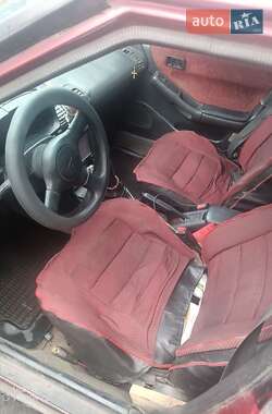 Хэтчбек Mazda 323 1994 в 