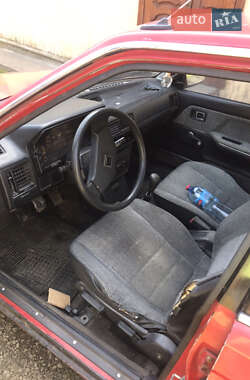 Хэтчбек Mazda 323 1987 в 