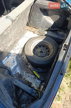 Хэтчбек Mazda 323 1987 в 