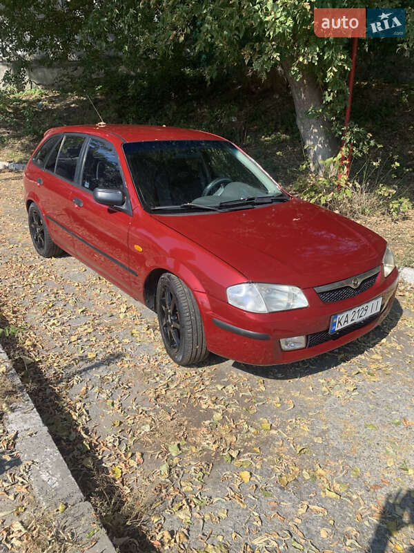 Хетчбек Mazda 323 1999 в 