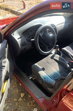 Хетчбек Mazda 323 1999 в 