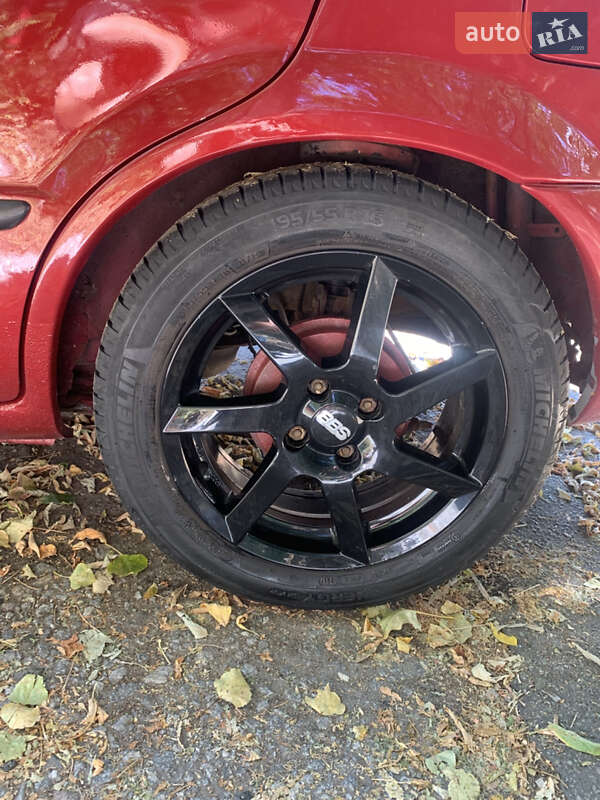 Хетчбек Mazda 323 1999 в Києві