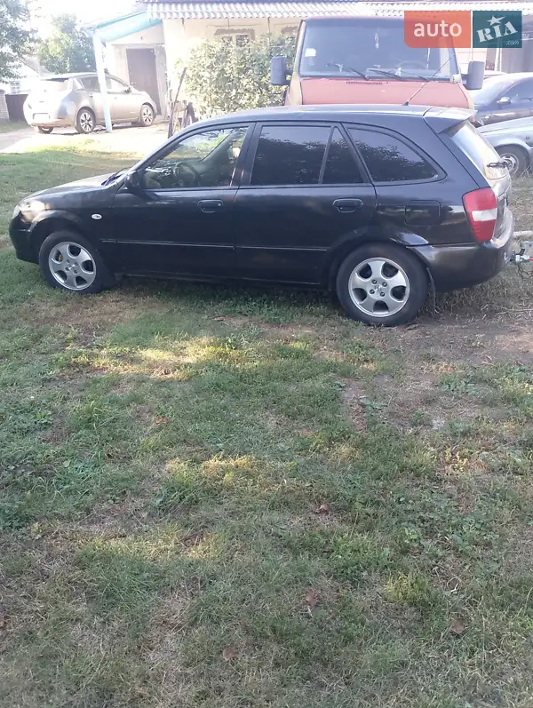 Mazda 323 2000