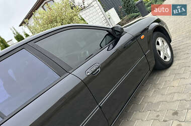 Хэтчбек Mazda 323 2003 в 