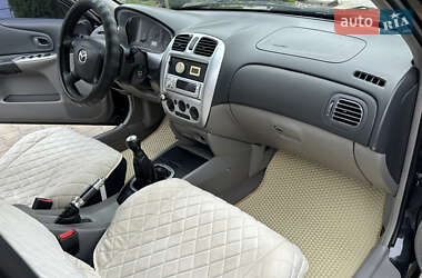 Хэтчбек Mazda 323 2003 в 