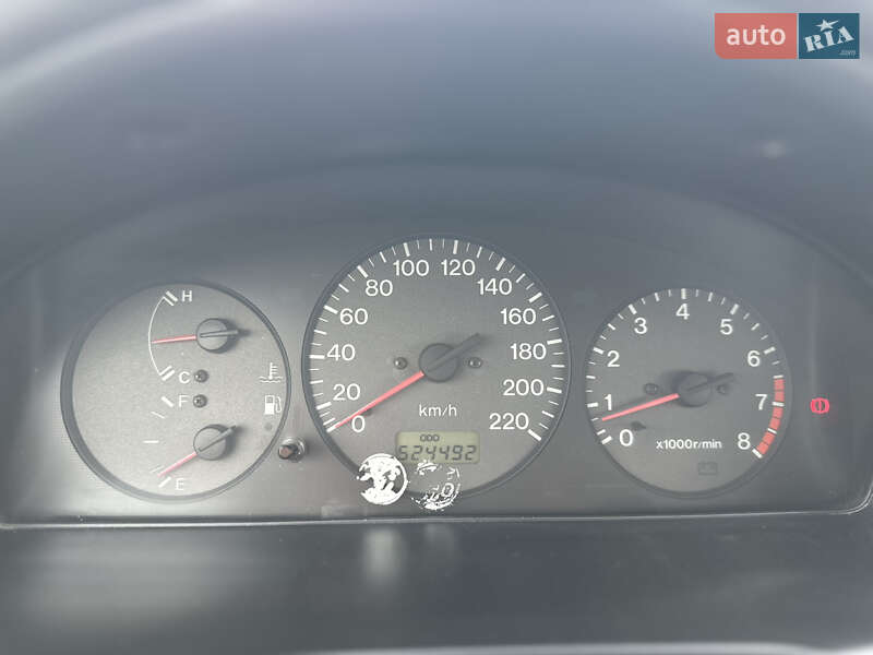 Седан Mazda 323 1999 в Киеве