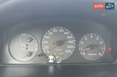 Седан Mazda 323 1999 в 