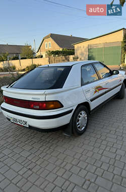 Хэтчбек Mazda 323 1990 в 