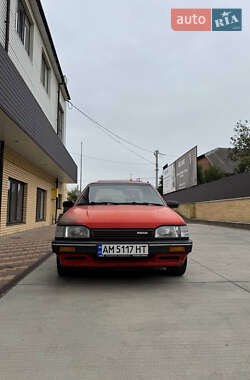 Седан Mazda 323 1988 в 
