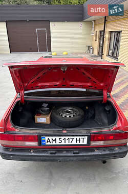 Седан Mazda 323 1988 в 