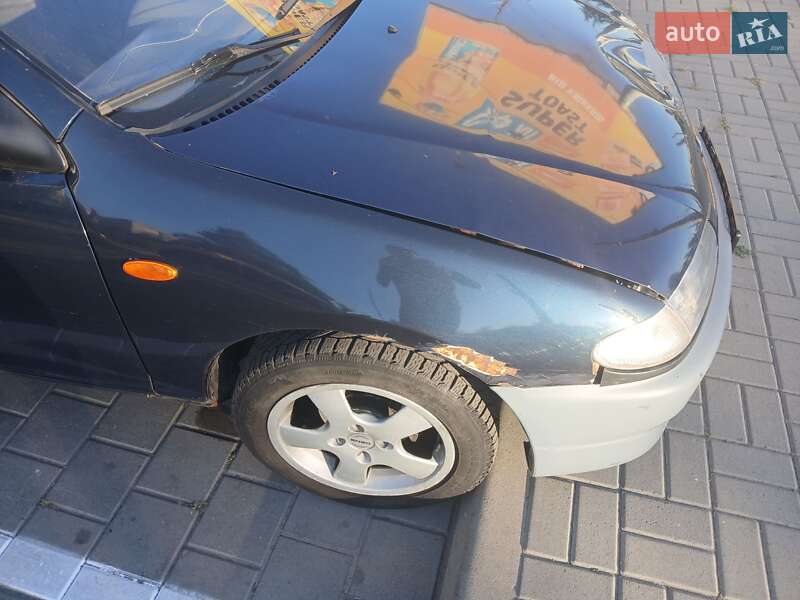 Седан Mazda 323 1998 в Черкассах