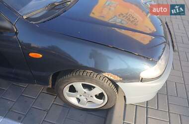 Седан Mazda 323 1998 в 