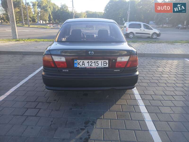 Седан Mazda 323 1998 в Черкассах