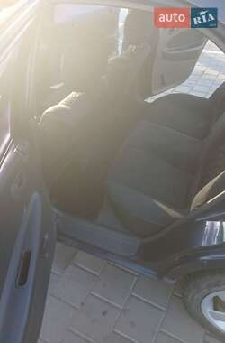 Седан Mazda 323 1998 в 