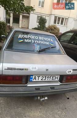 Седан Mazda 323 1987 в 