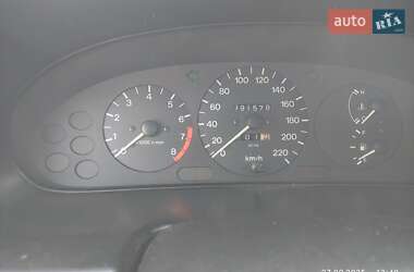 Хэтчбек Mazda 323 1996 в 