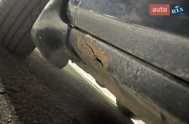 Хэтчбек Mazda 323 1995 в 
