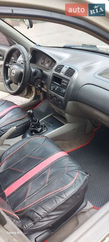 Хэтчбек Mazda 323 2002 в Калуше