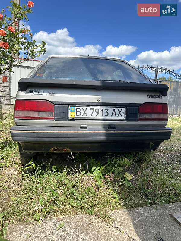 Хэтчбек Mazda 323 1988 в Каменец-Подольском