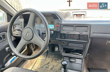 Хэтчбек Mazda 323 1988 в 