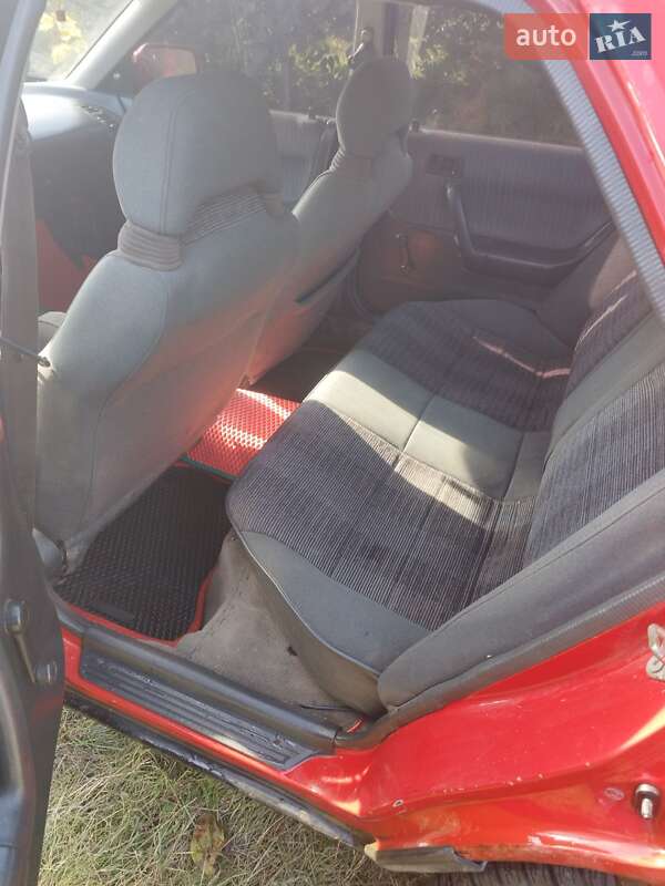 Хетчбек Mazda 323 1994 в Нововолинську