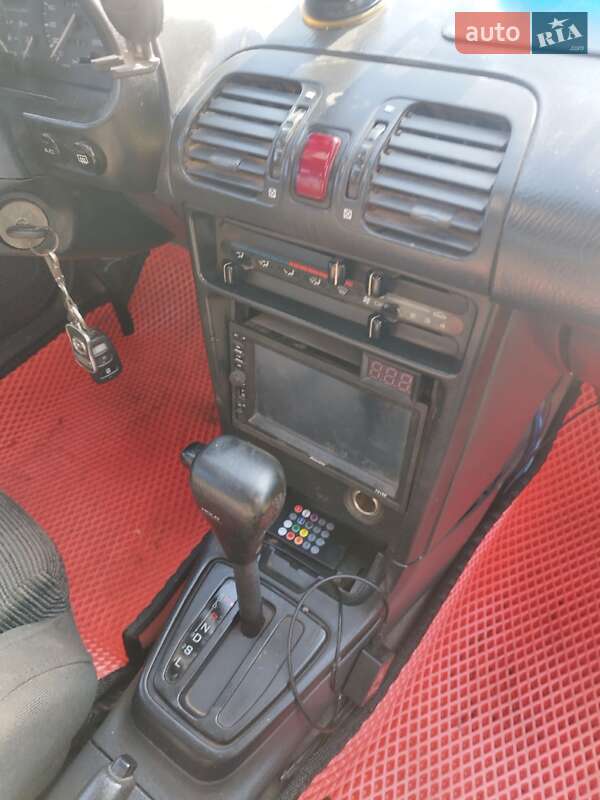 Хетчбек Mazda 323 1994 в Нововолинську