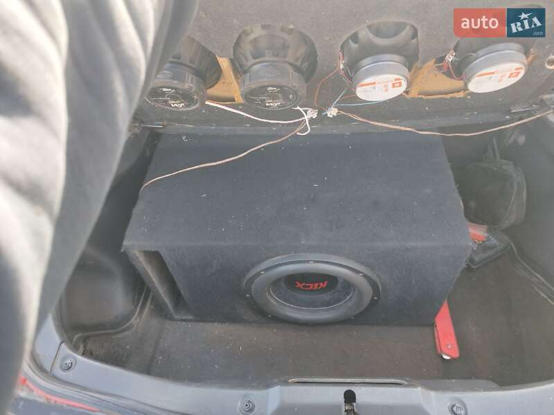 Хетчбек Mazda 323 1994 в Нововолинську
