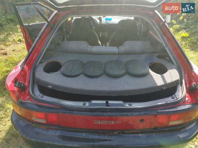 Хетчбек Mazda 323 1994 в Нововолинську