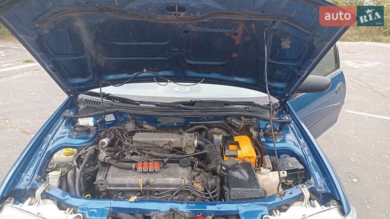 Хэтчбек Mazda 323 1998 в Нововолынске