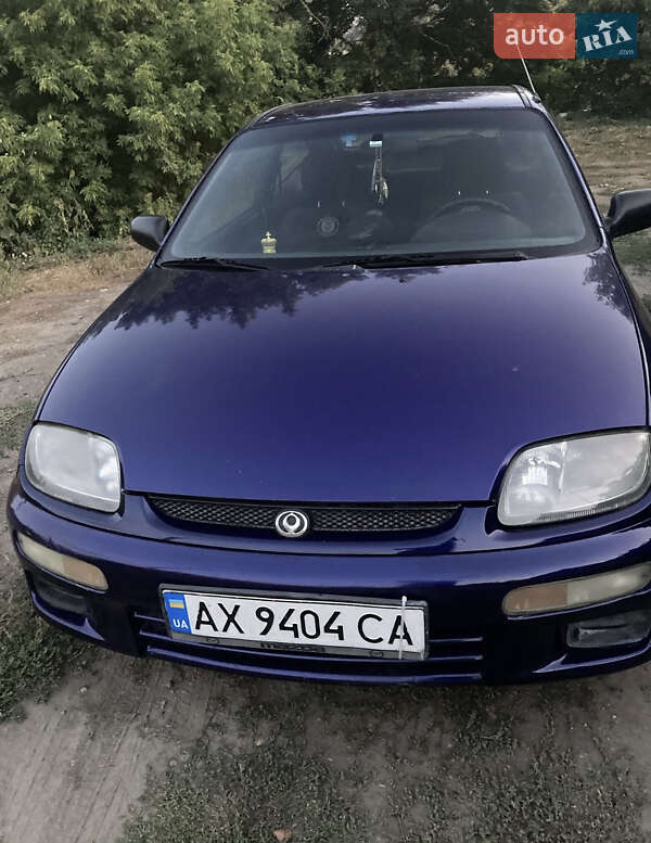 Хэтчбек Mazda 323 1995 в 