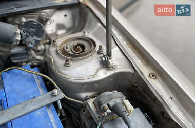 Седан Mazda 323 1996 в 