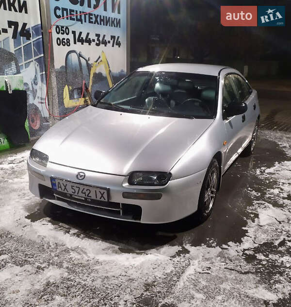 Хэтчбек Mazda 323 1996 в 