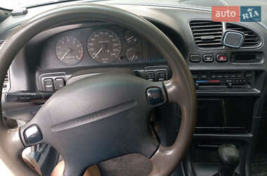 Хэтчбек Mazda 323 1996 в 