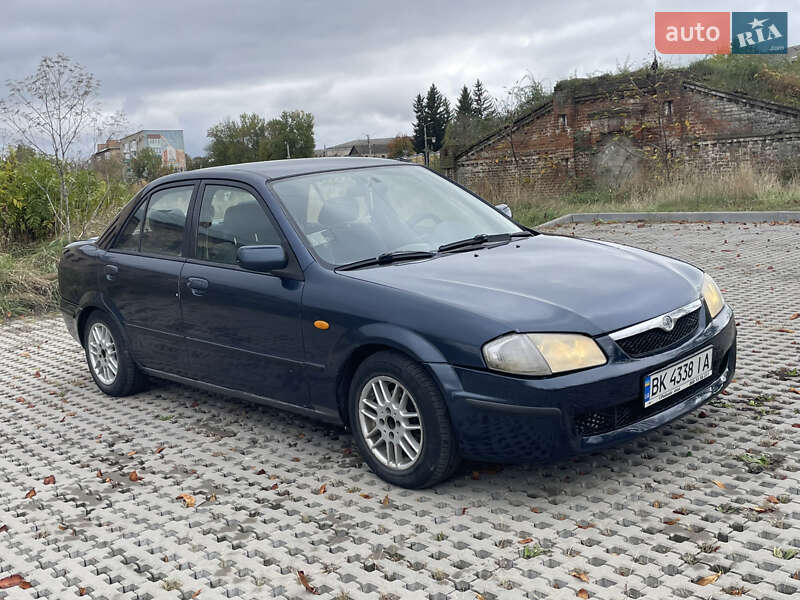 Седан Mazda 323 1999 в 