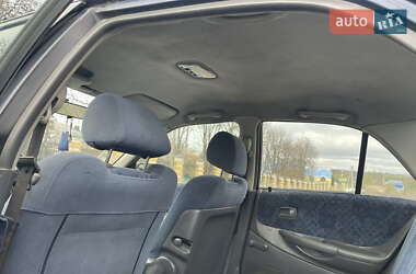 Седан Mazda 323 1999 в 