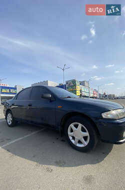 Седан Mazda 323 1997 в 
