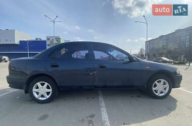 Седан Mazda 323 1997 в 