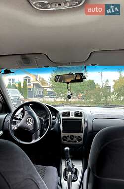 Хэтчбек Mazda 323 2001 в  фото 12 Хэтчбек Mazda 323 2001 в