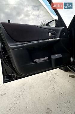 Хэтчбек Mazda 323 2001 в  фото 18 Хэтчбек Mazda 323 2001 в