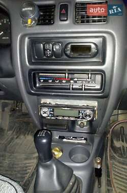 Хетчбек Mazda 323 2001 в  фото 4 Хетчбек Mazda 323 2001 в