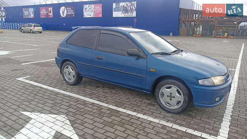 Хэтчбек Mazda 323 1998 в Нововолынске