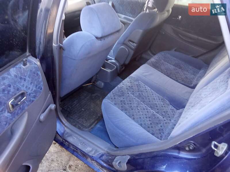 Хэтчбек Mazda 323 2000 в Перемышлянах