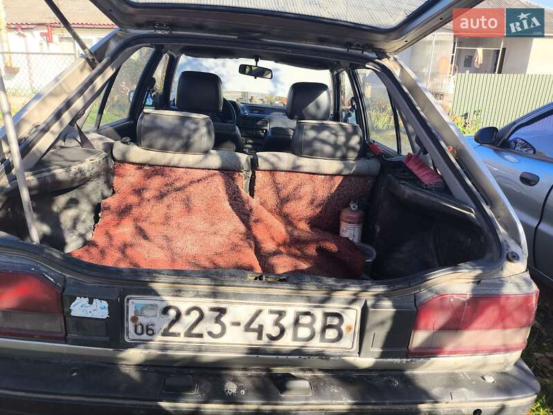 Хэтчбек Mazda 323 1989 в Хмельницком