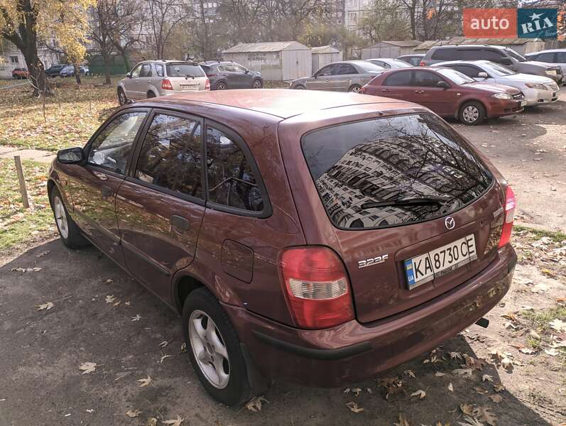 Хэтчбек Mazda 323 1998 в Киеве