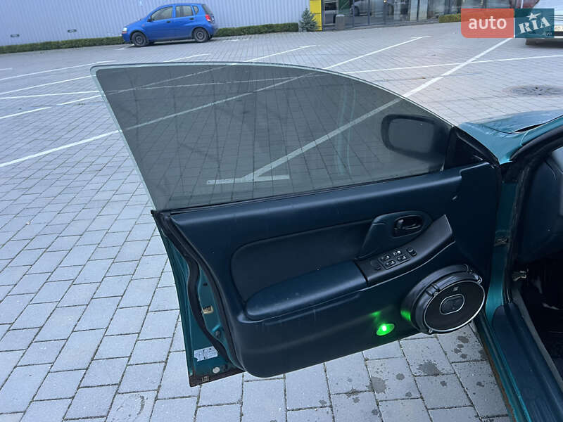 Хетчбек Mazda 323 1996 в Вінниці