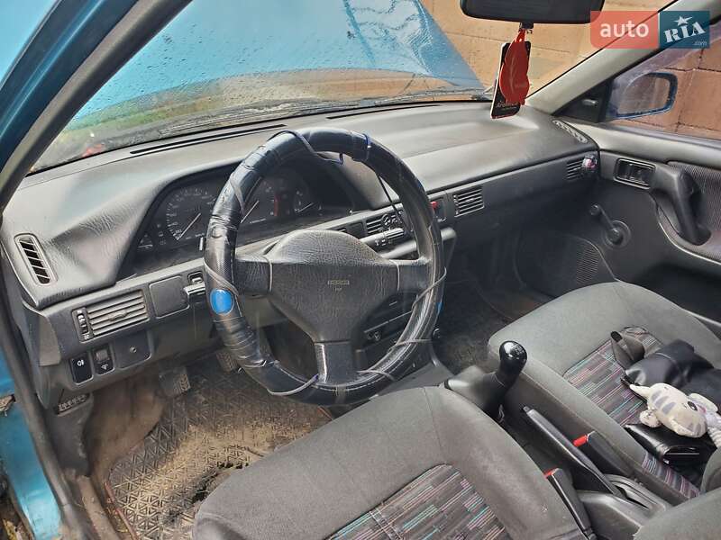 Седан Mazda 323 1993 в Рава-Руській