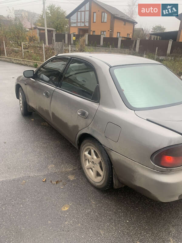 Седан Mazda 323 1998 в Виннице