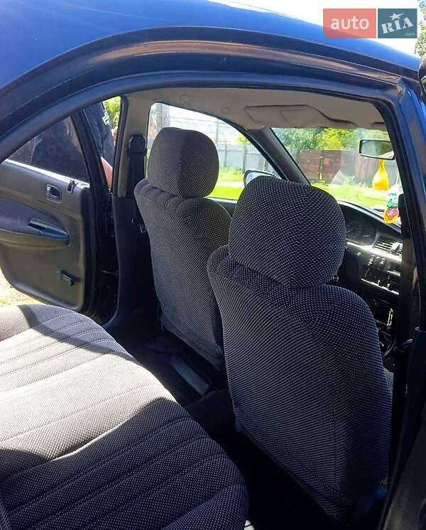 Седан Mazda 323 1994 в Липовій Долині